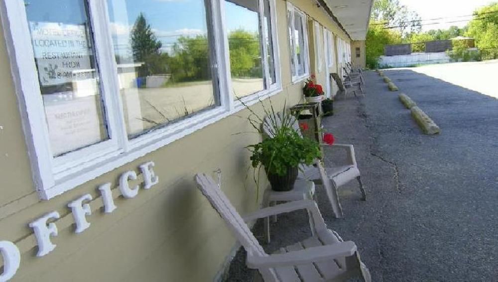 Trans Canada Motel & Restaurant Драйдън Екстериор снимка